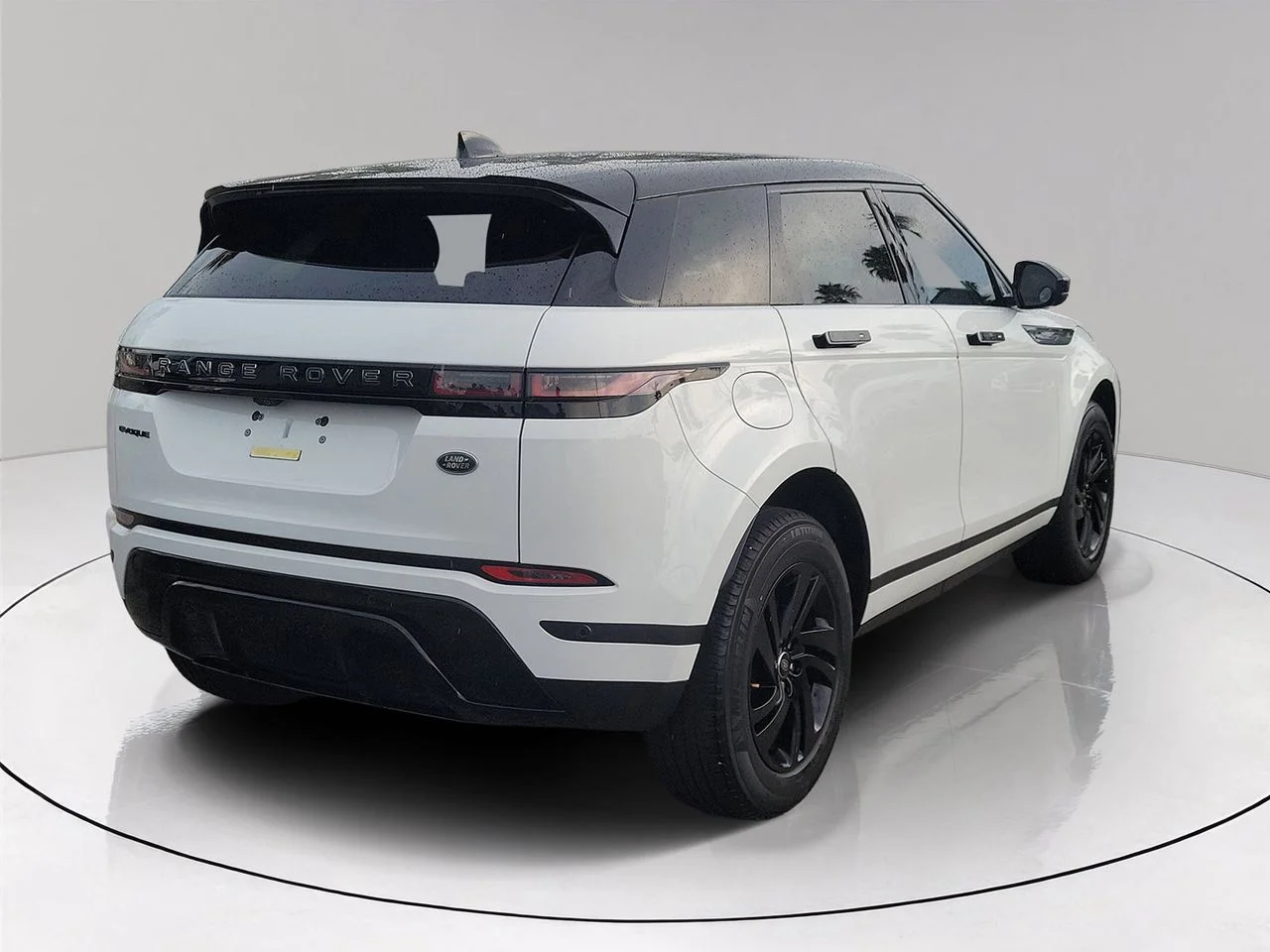 Used 2023 White Land Rover S image 4
