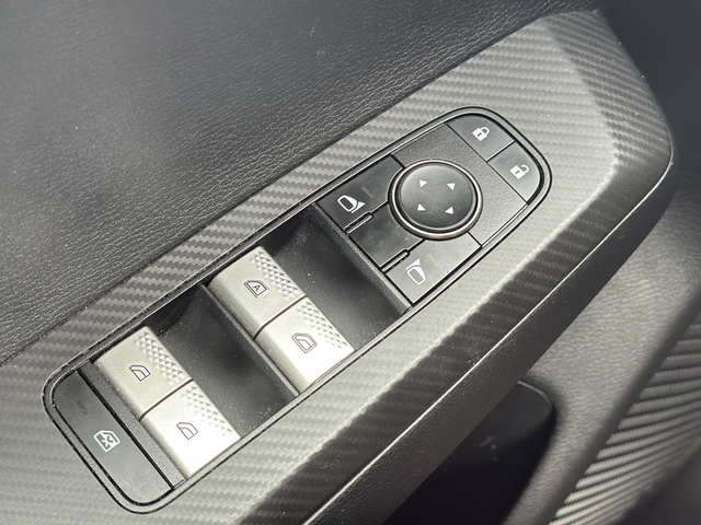 Used 2022 Black Mitsubishi SE image 28
