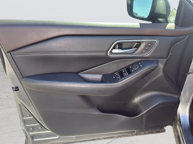Used 2021 Gray Nissan SL image 23