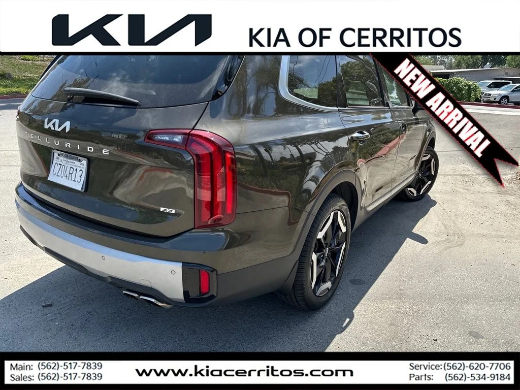Certified Used 2024 Green Kia S image 5