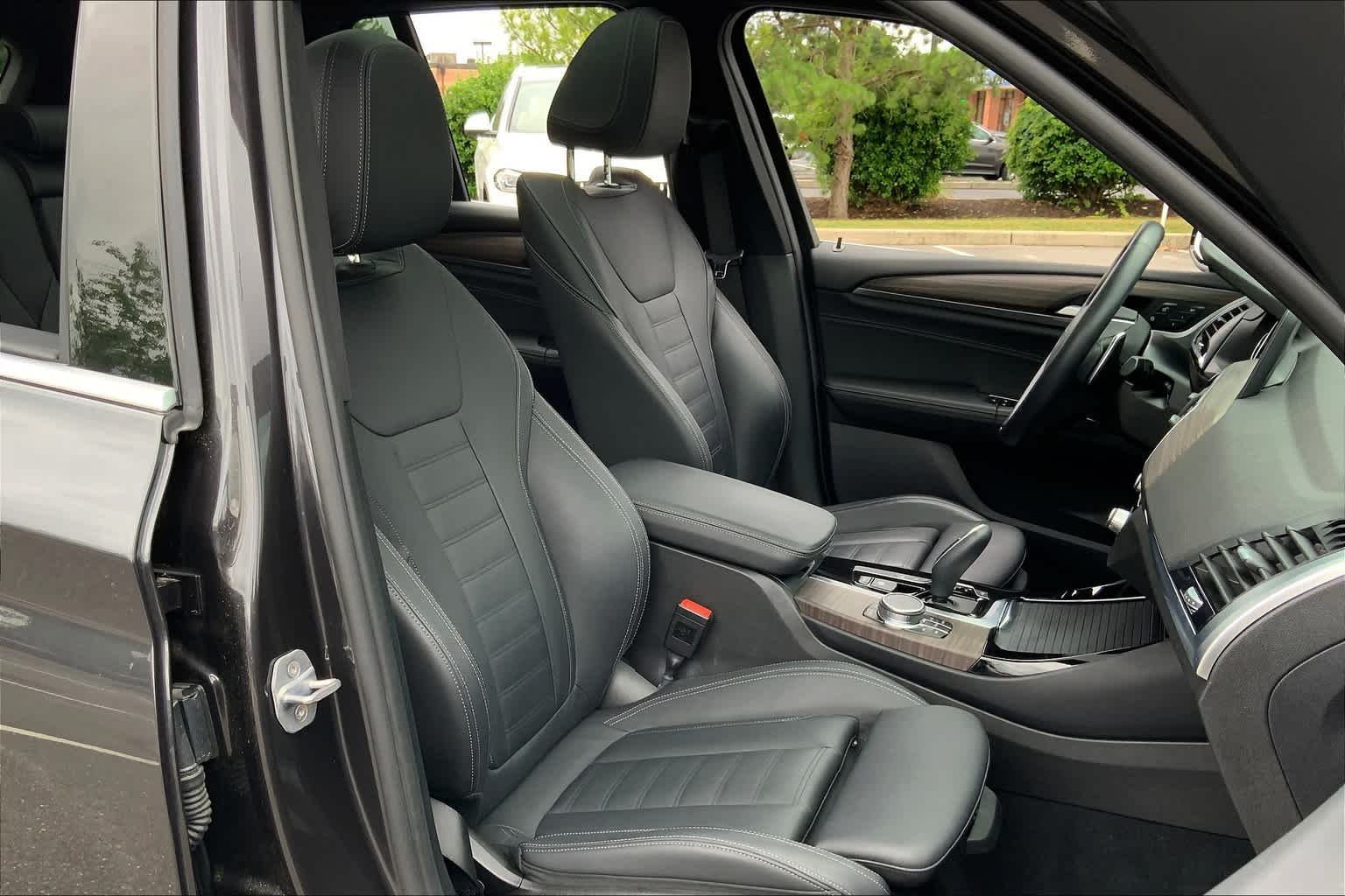 Used 2019 Dark Graphite Metallic BMW xDrive30i image 8