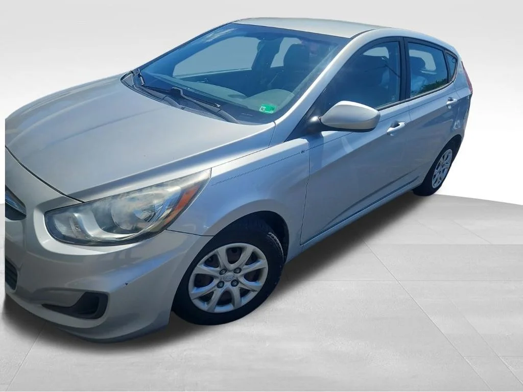 Used 2014 Silver Hyundai GS image 2