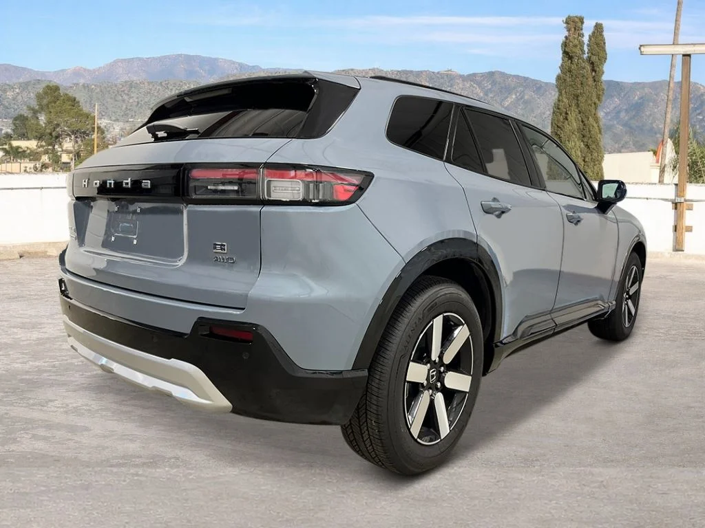 New 2026 Sonic Gray Pearl Honda Touring image 5