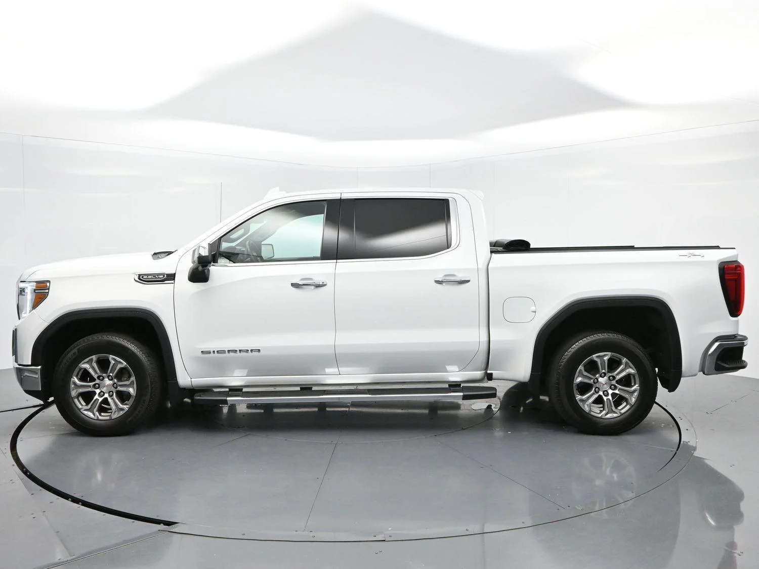 Used 2022 Summit White GMC SLT image 4
