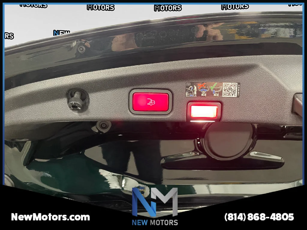 Used 2023 Emerald Green Metallic Mercedes-Benz E 450 image 16