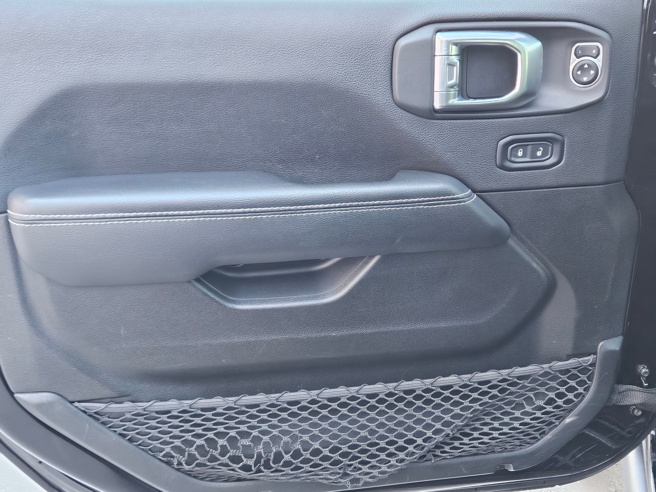 Used 2023 Black Clearcoat Jeep Overland image 18