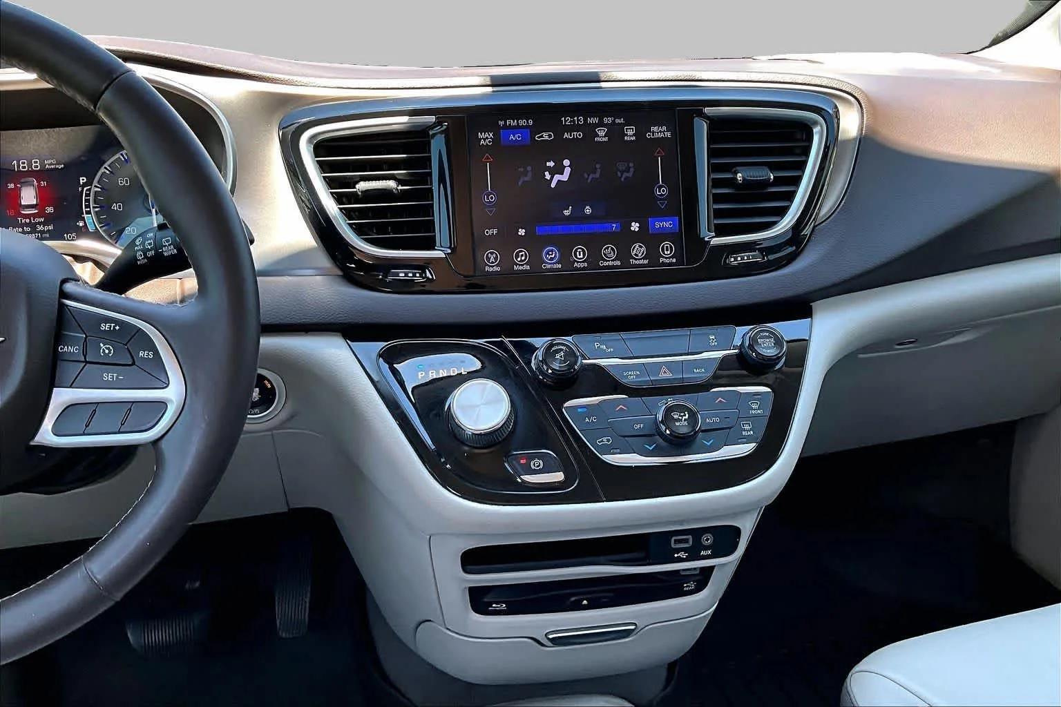 Used 2017 Tusk White Chrysler Touring-L Plus image 8