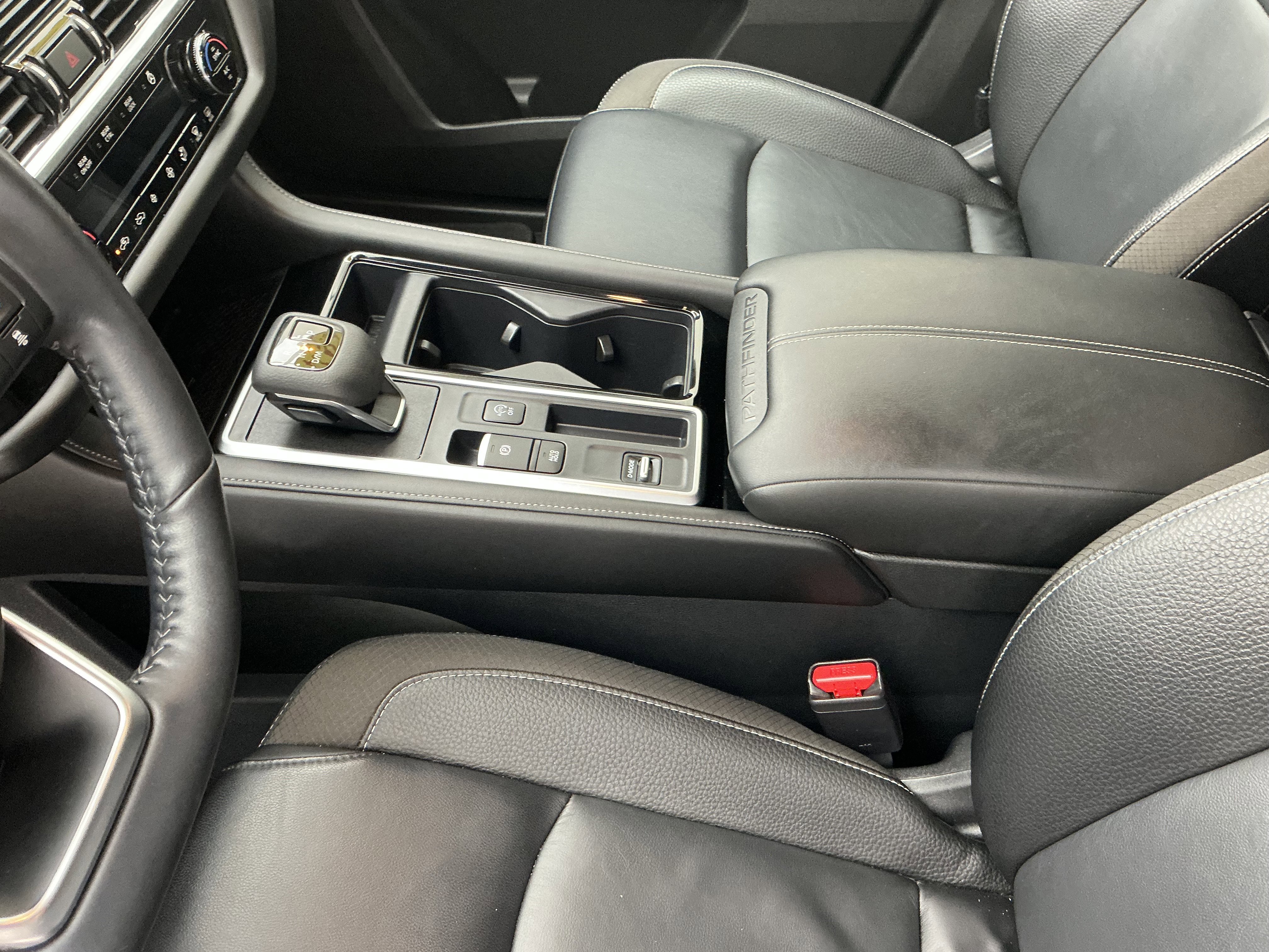 2024 Nissan Pathfinder SL - Photo 14