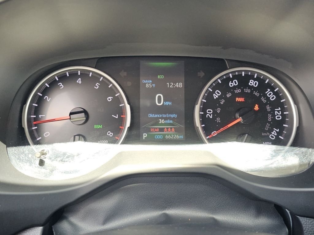 Used 2022 Silver Sky Metallic Toyota XLE Premium image 33