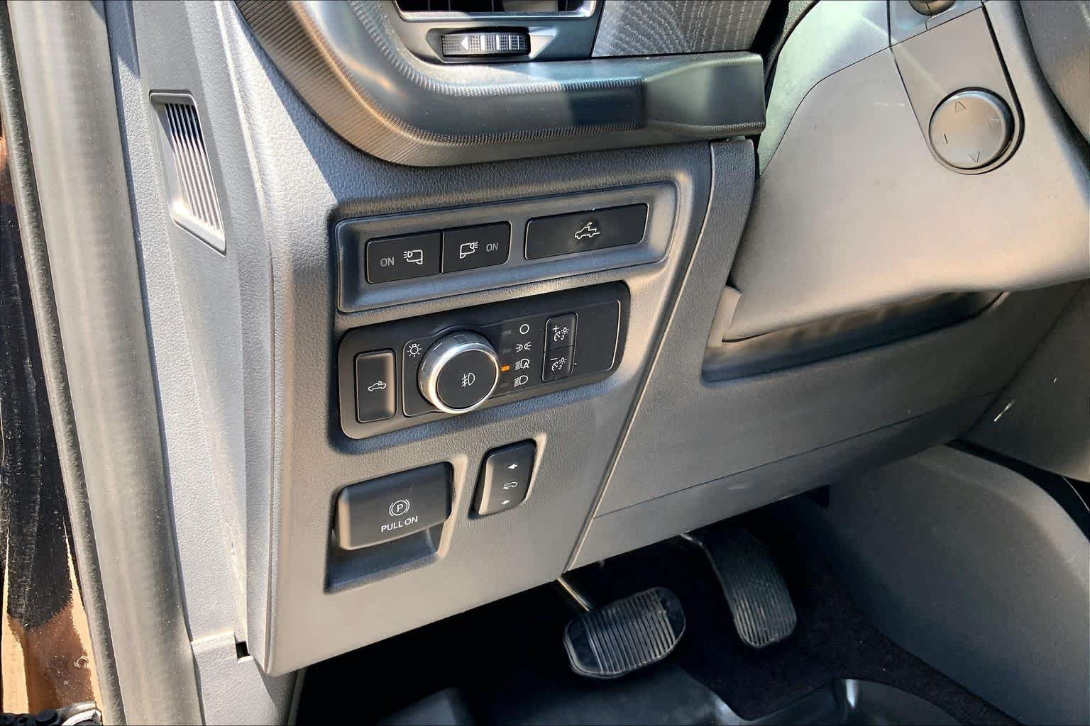 Used 2021 Agate Black Ford Platinum image 36
