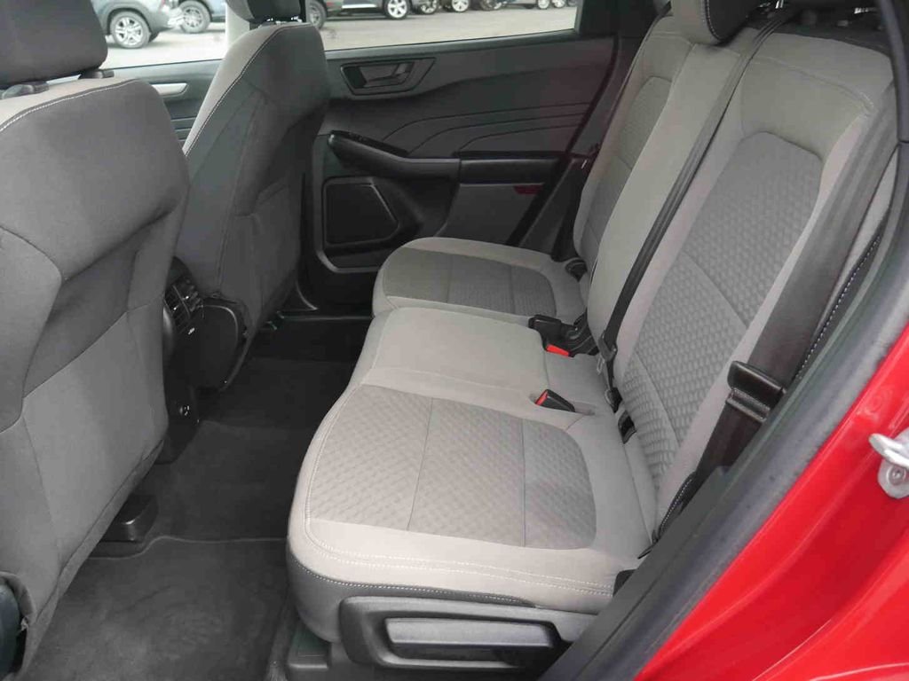 Used 2022 Red Ford SE image 12