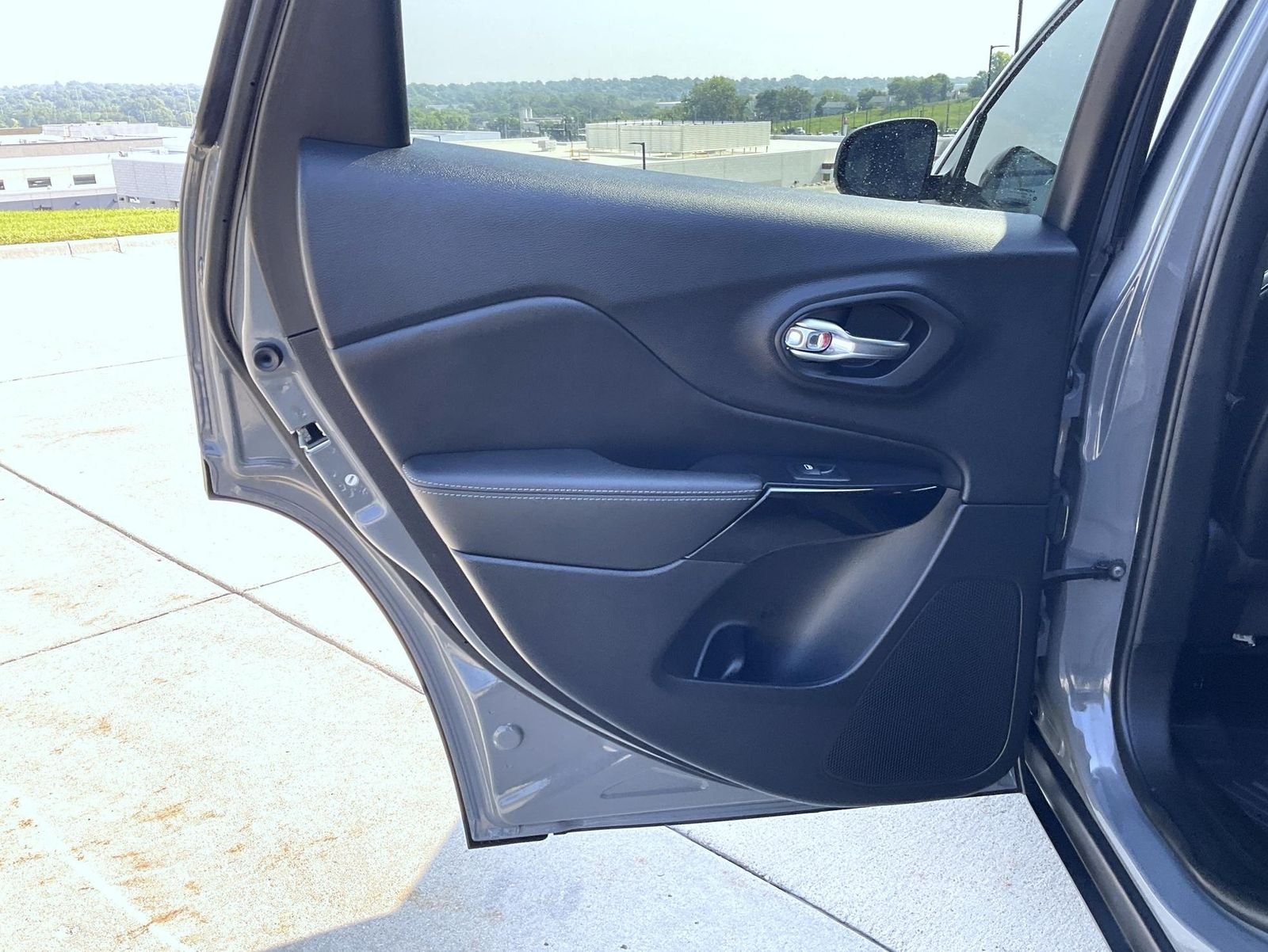 Used 2023 Gray Jeep Altitude image 18