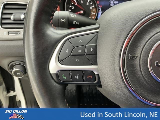 Used 2018 White Clearcoat Jeep Trailhawk image 9