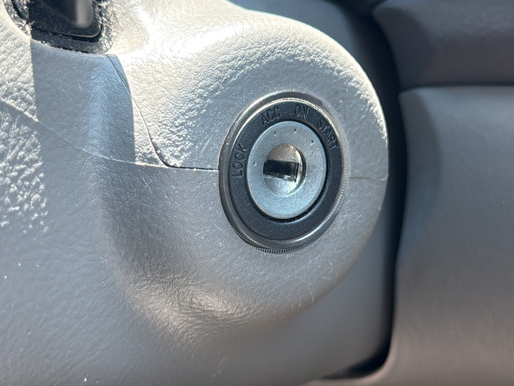 Used 2009  Toyota LE image 10