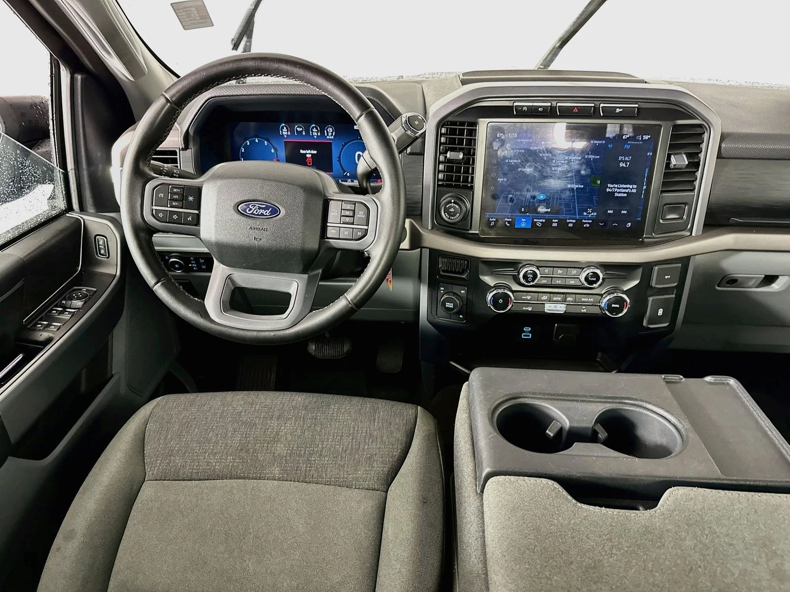 Used 2024 Atlas Blue Metallic Ford XLT image 22