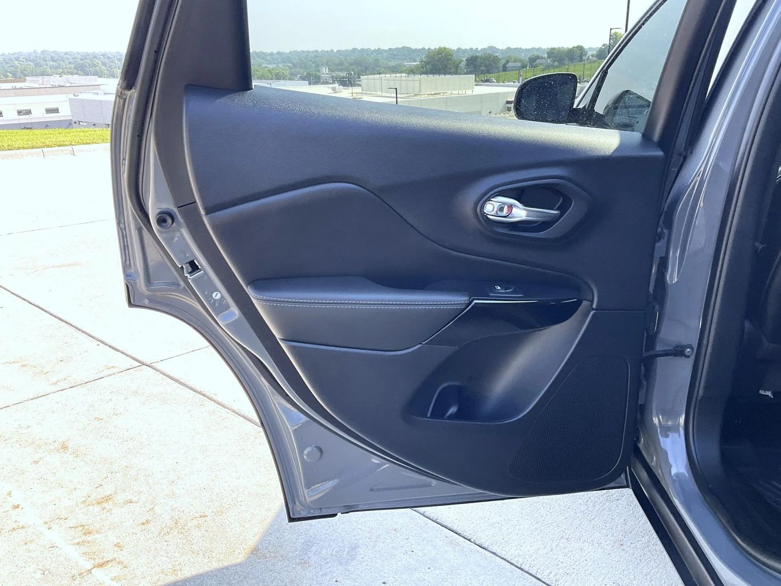 Used 2023 Gray Jeep Altitude image 18