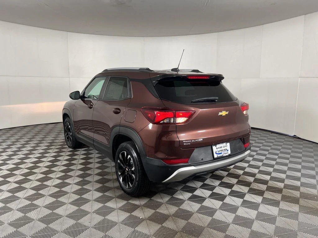 Used 2022 Red Metallic Chevrolet LT image 33
