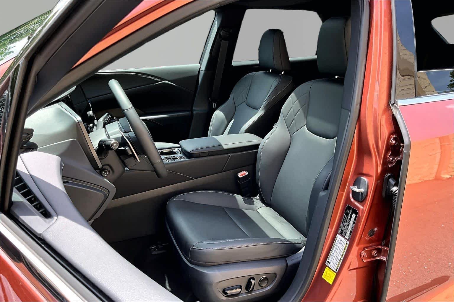Used 2025 Copper Crest Lexus Premium image 8