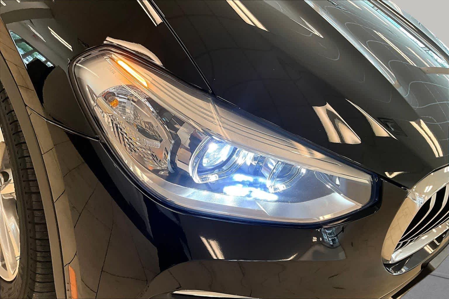 Used 2019 Jet Black BMW sDrive30i image 26