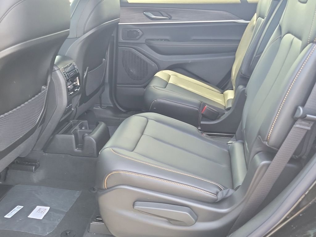 New 2026 Diamond Black Crystal Pearlcoat Jeep  image 9