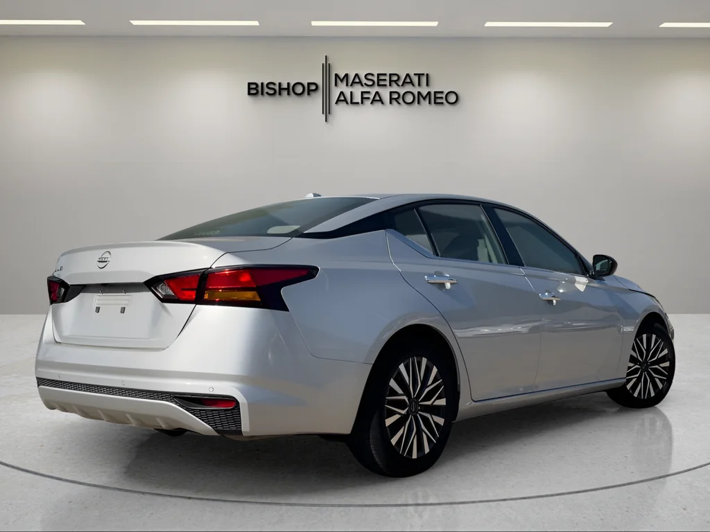 Used 2025 Silver Nissan 2.5 SV image 6
