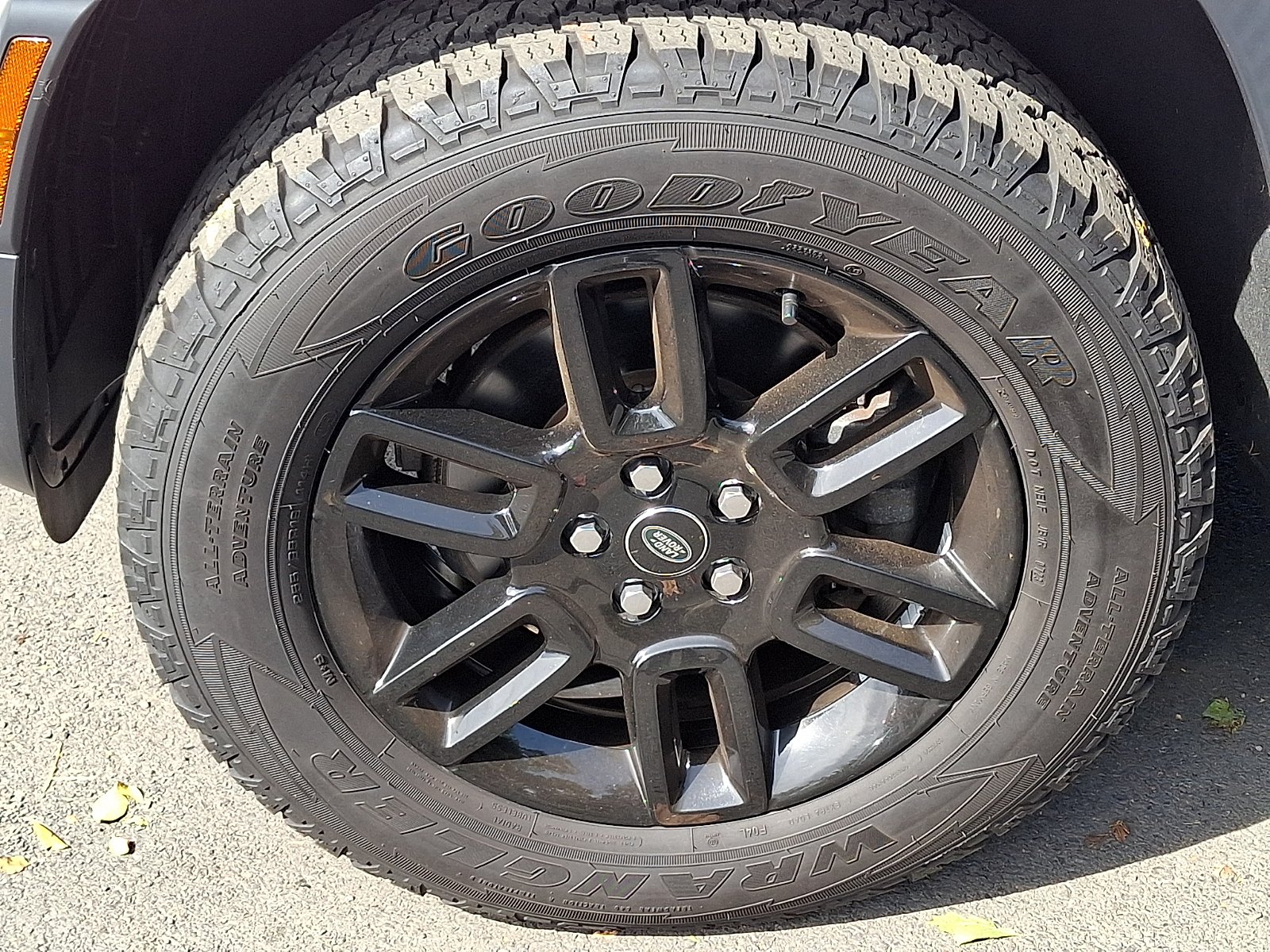 Certified Used 2023 Fuji White - 1AA Land Rover 90 S image 13