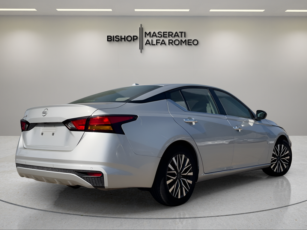 Used 2025 Silver Nissan 2.5 SV image 6