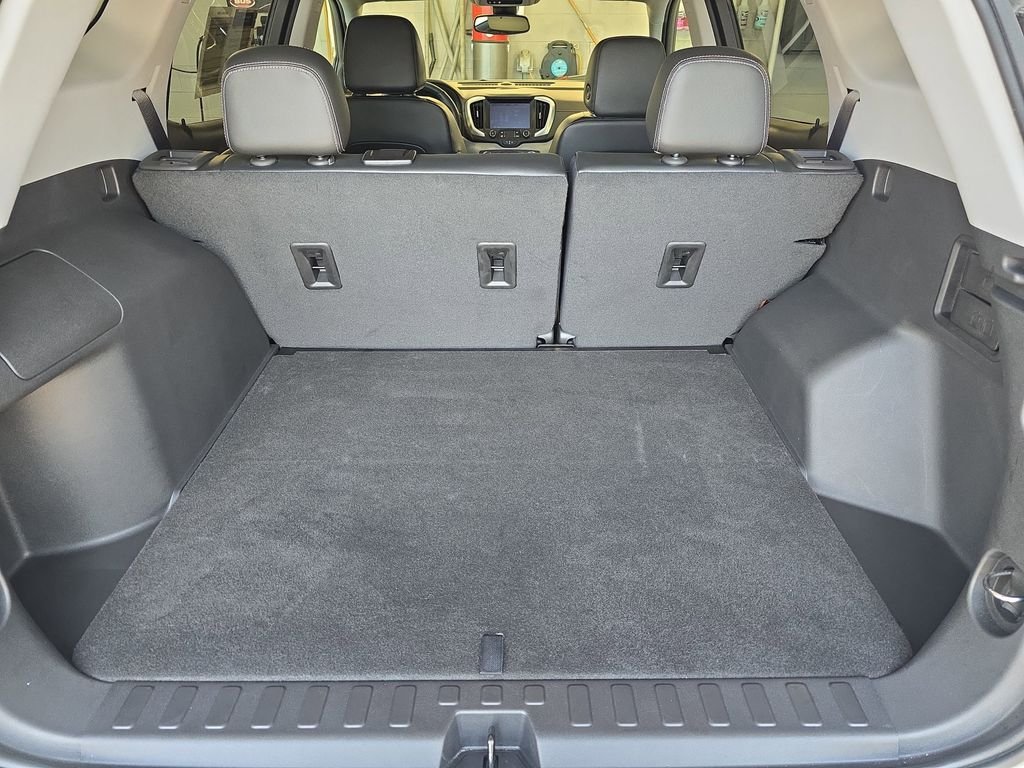 Used 2023 White GMC SLT image 14