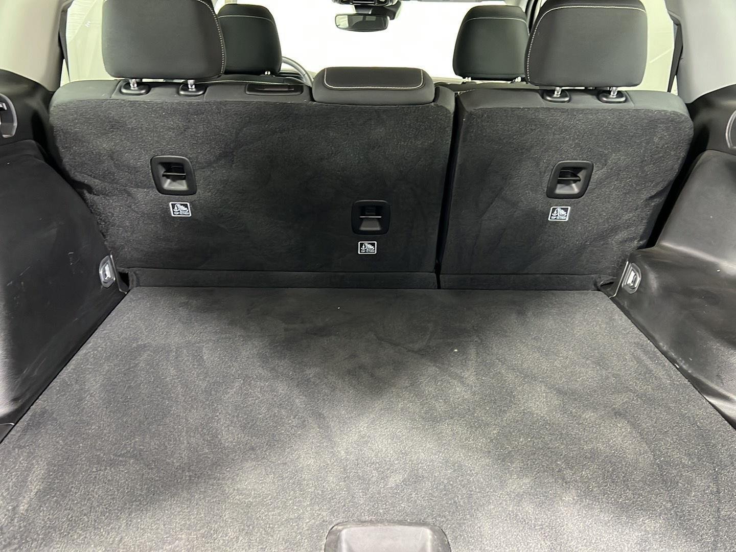 Used 2023 Diamond Black Crystal Pearlcoat Jeep Laredo image 11