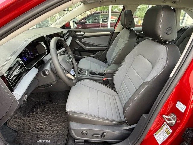 2025 Volkswagen Jetta SE - Photo 12