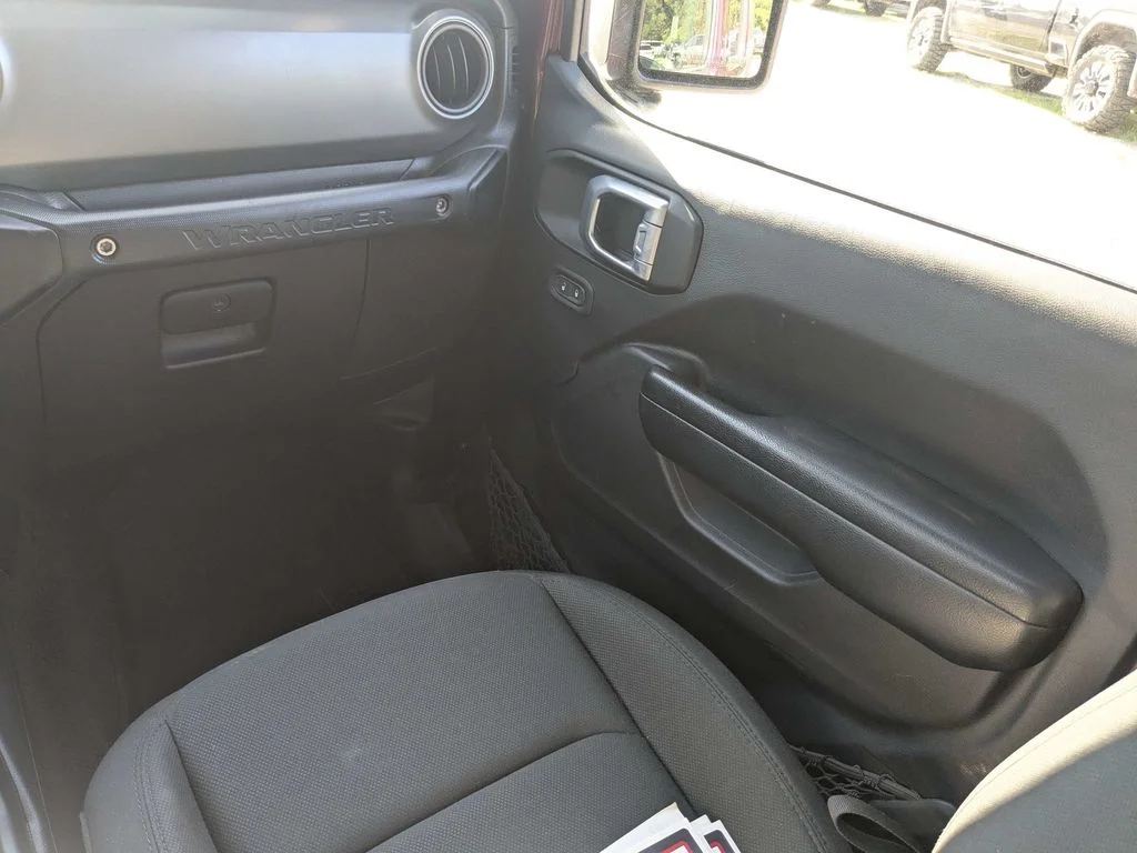 Used 2021  Jeep Unlimited Willys image 17