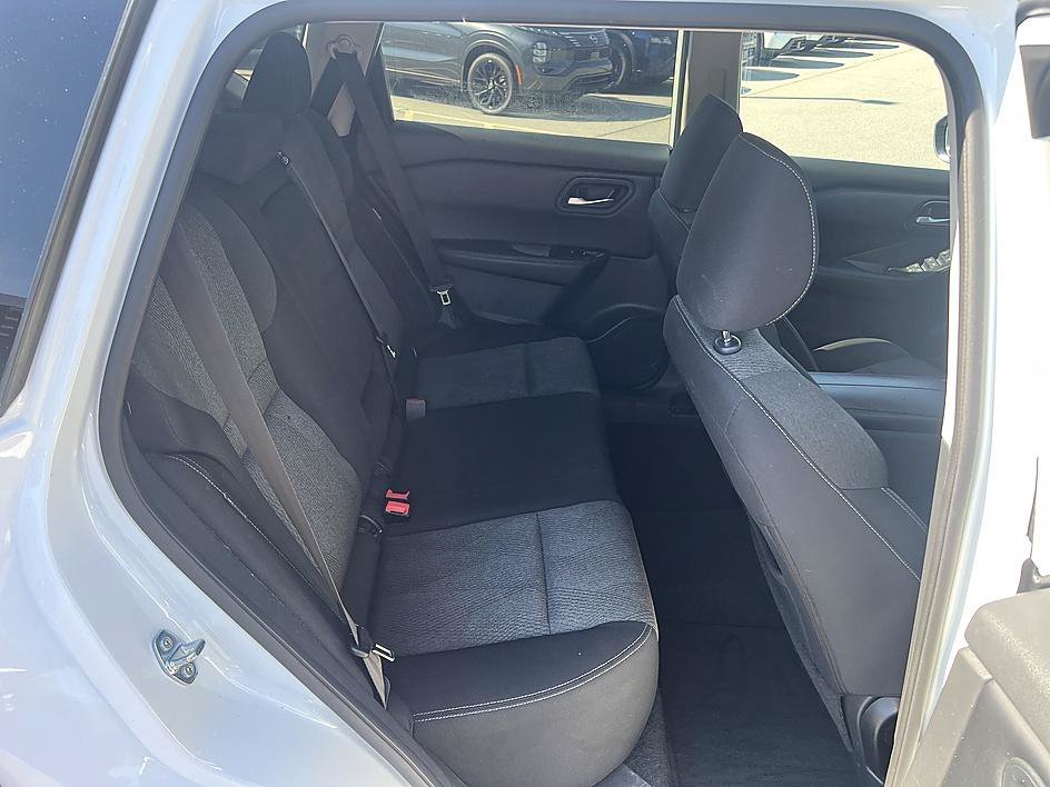 Used 2025 Everest White Pearl Nissan SV image 16