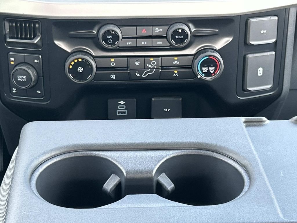 New 2026 Oxford White Ford F-250® XL image 17