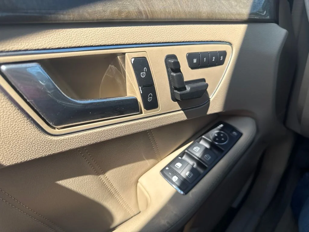 Used 2010 Diamond White Metallic Mercedes-Benz E 350 image 25