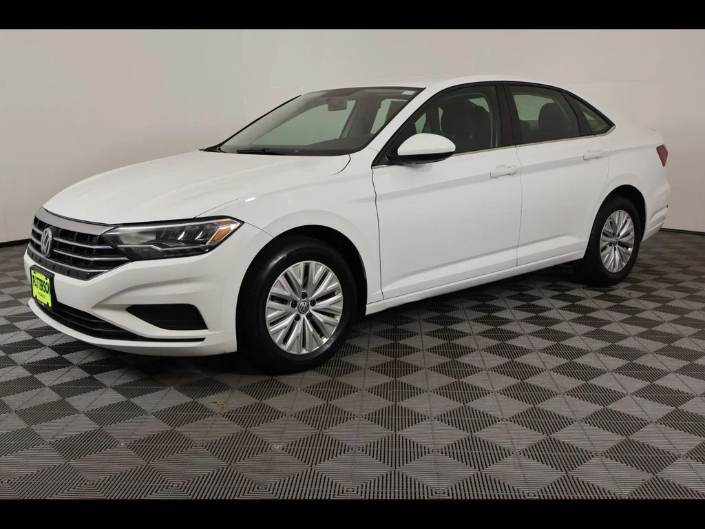 Used 2019 White Volkswagen 1.4T S image 1