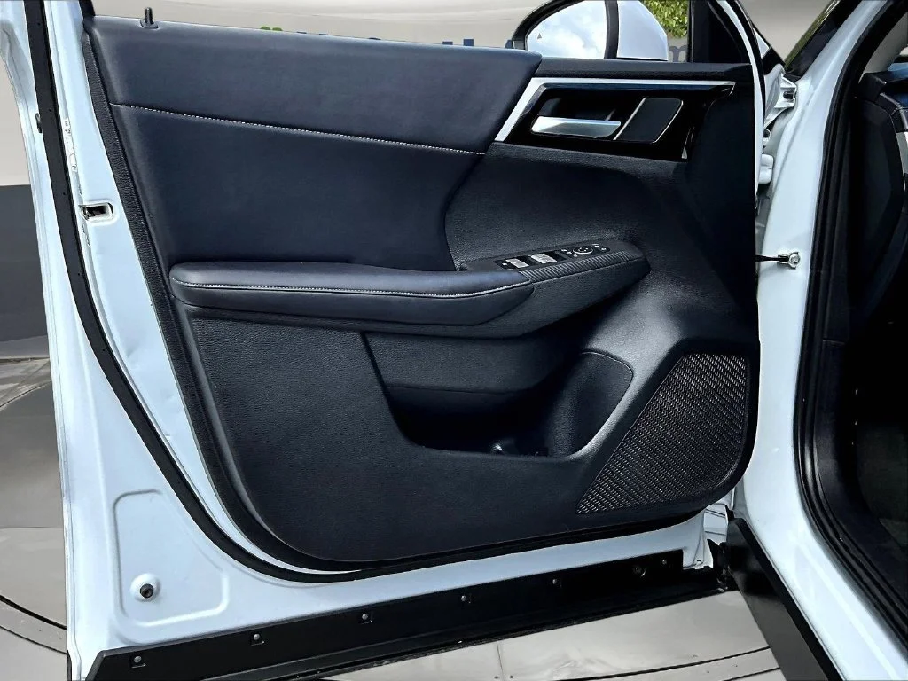 Used 2024 White Mitsubishi SE image 23