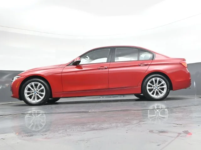 Used 2018 Red BMW 320i image 35