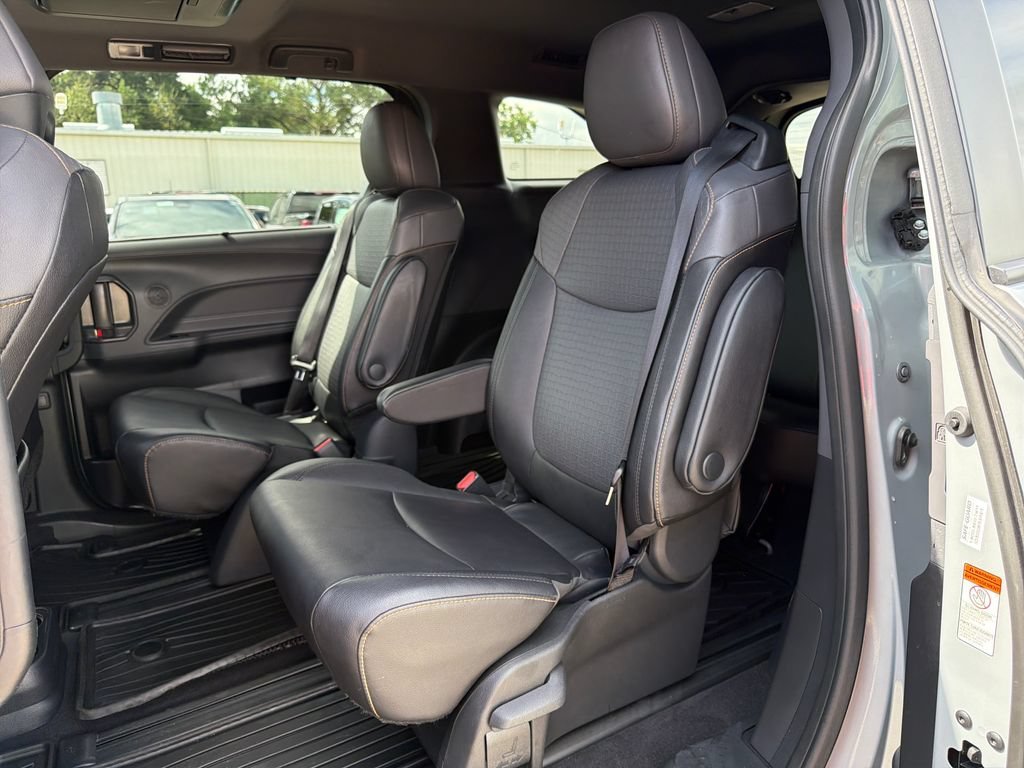 2024 Toyota Sienna Woodland Edition - Photo 28