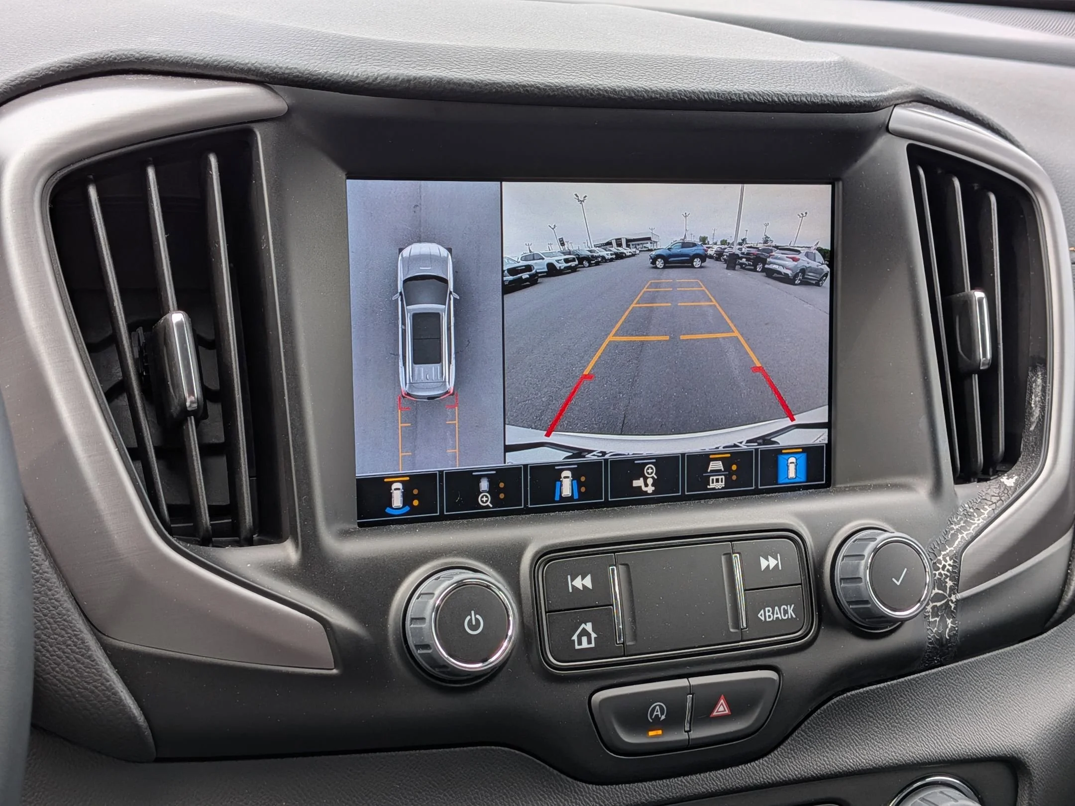 Used 2023 White Frost Tricoat GMC AT4 image 15