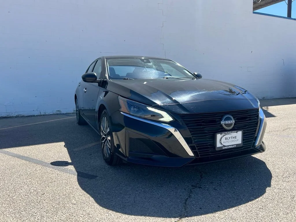 2025 Nissan Altima SV - Photo 9