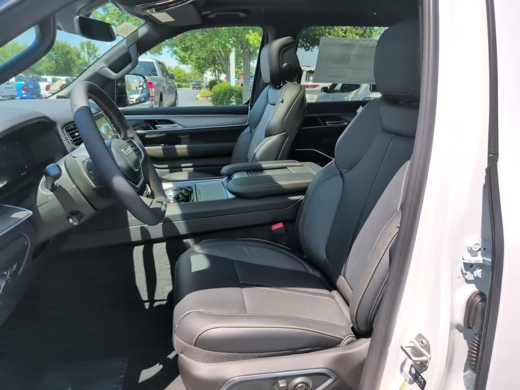 New 2026 Bright White Clear-Coat Exterior Paint Jeep  image 16