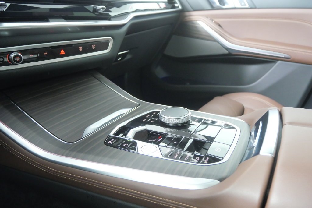 Certified Used 2026 Green Metallic BMW M60i image 25