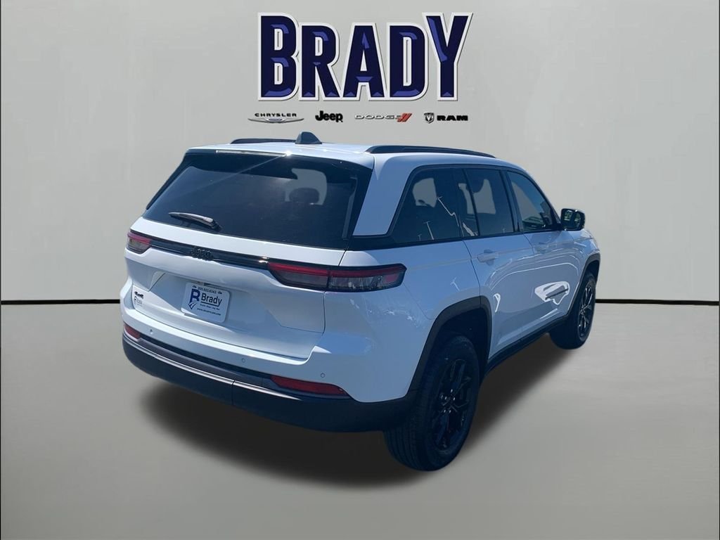 New 2026 Bright White Clear-Coat Exterior Paint Jeep Laredo Altitude image 7