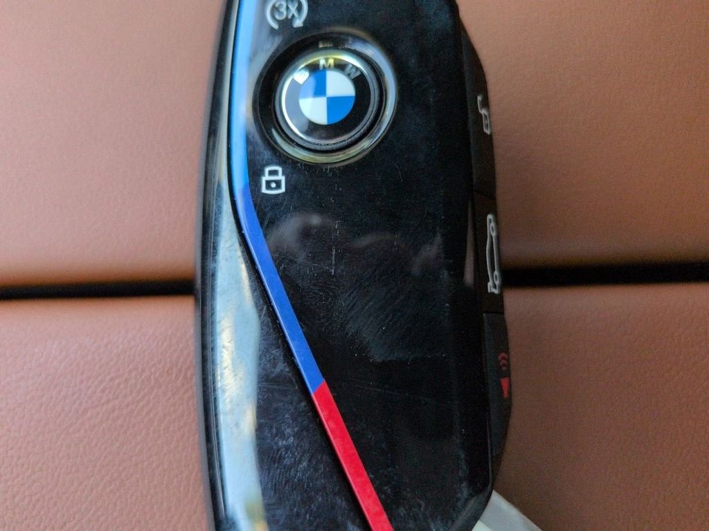 New 2027 Tanzanite Blue II Metallic BMW M60i image 30