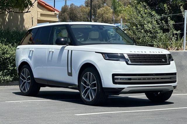 New 2026 Fuji White Land Rover SE image 7