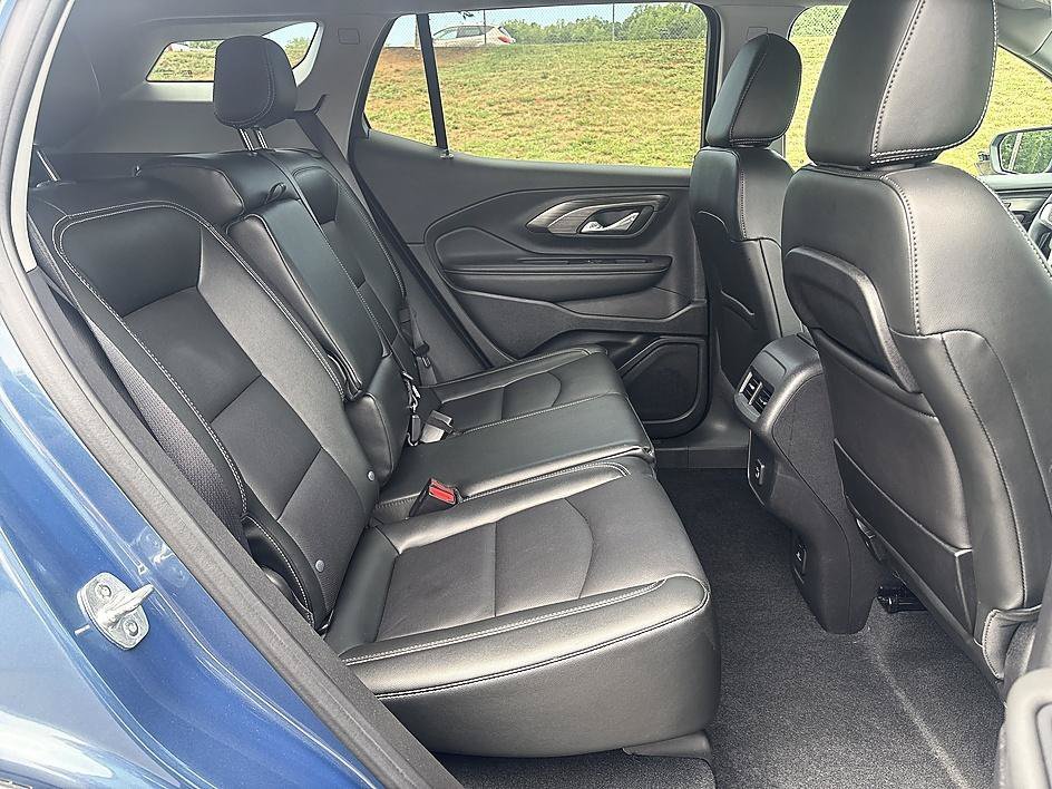 Used 2024 Downpour Metallic GMC SLT image 22