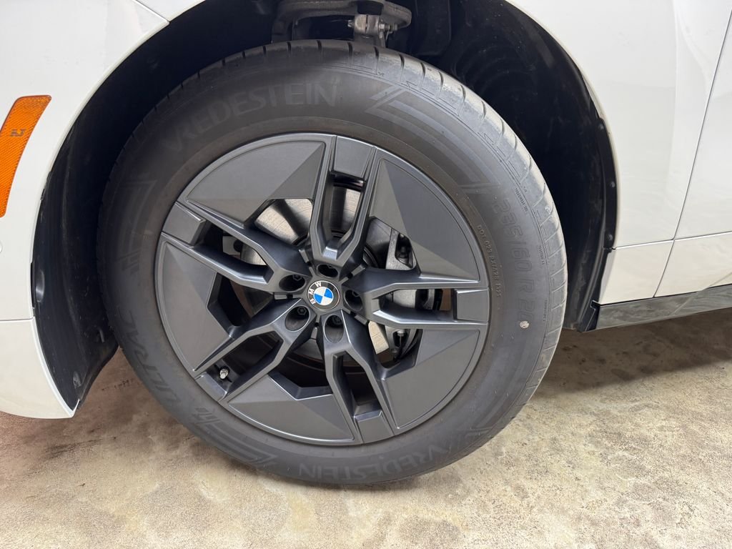 2026 BMW iX 60 - Photo 29