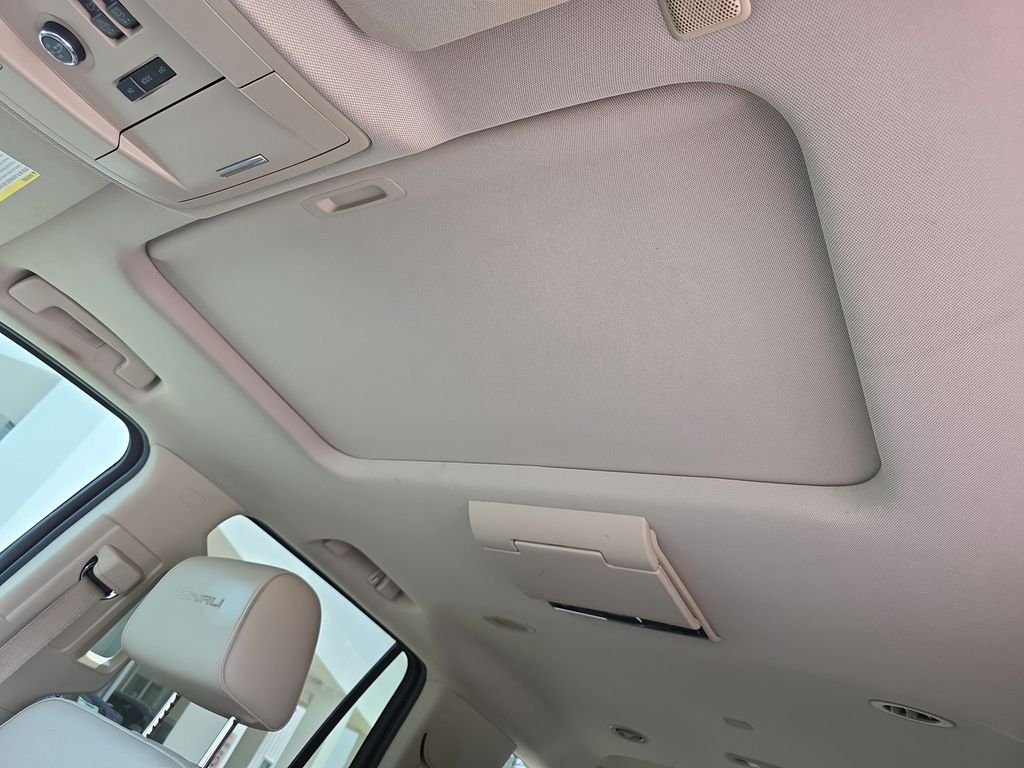 Used 2015 White GMC Denali image 30