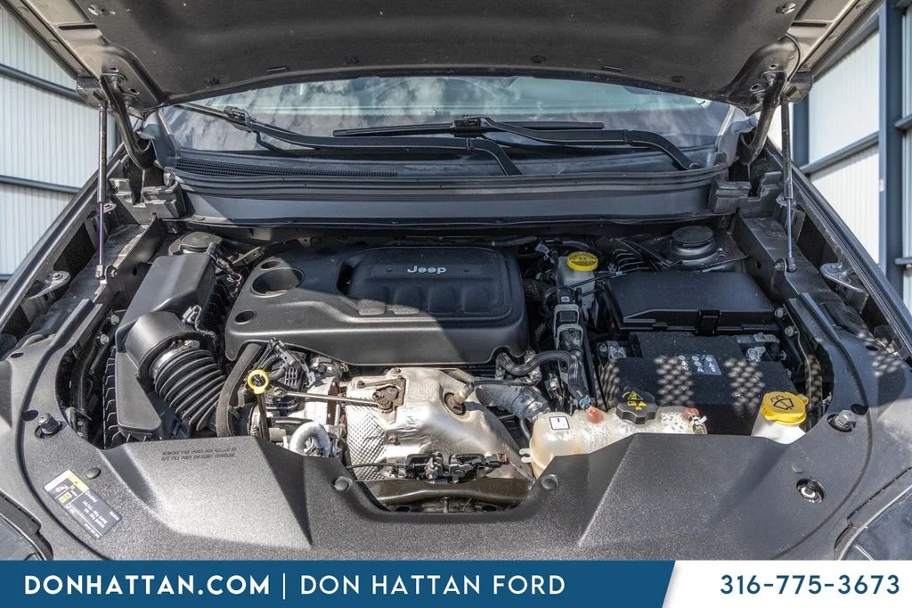 Certified Used 2022 Gray Jeep Latitude Lux image 33