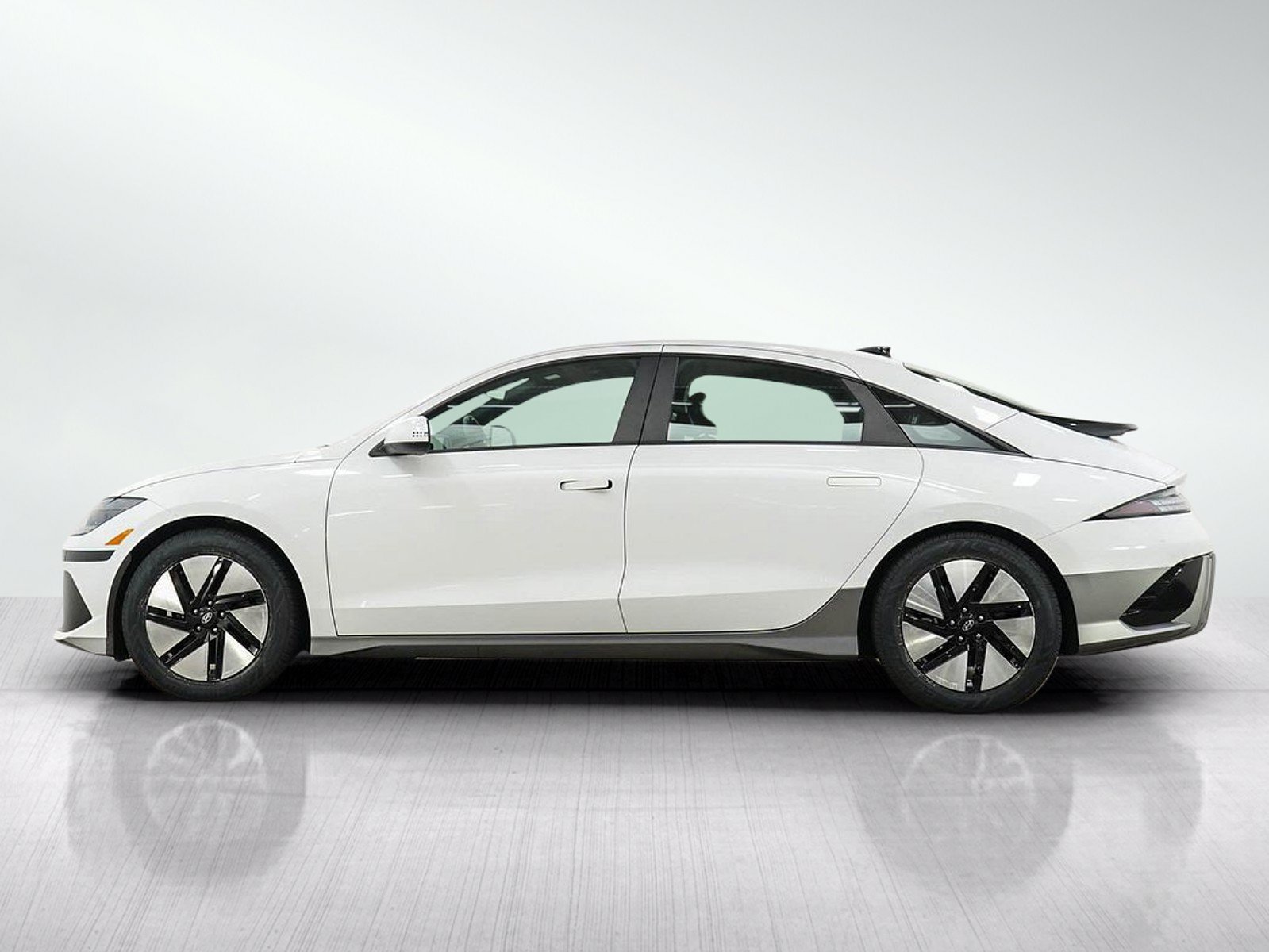 Certified 2023 Hyundai IONIQ 6 SE with VIN KMHM24AC8PA022937 for sale in Minneapolis, MN